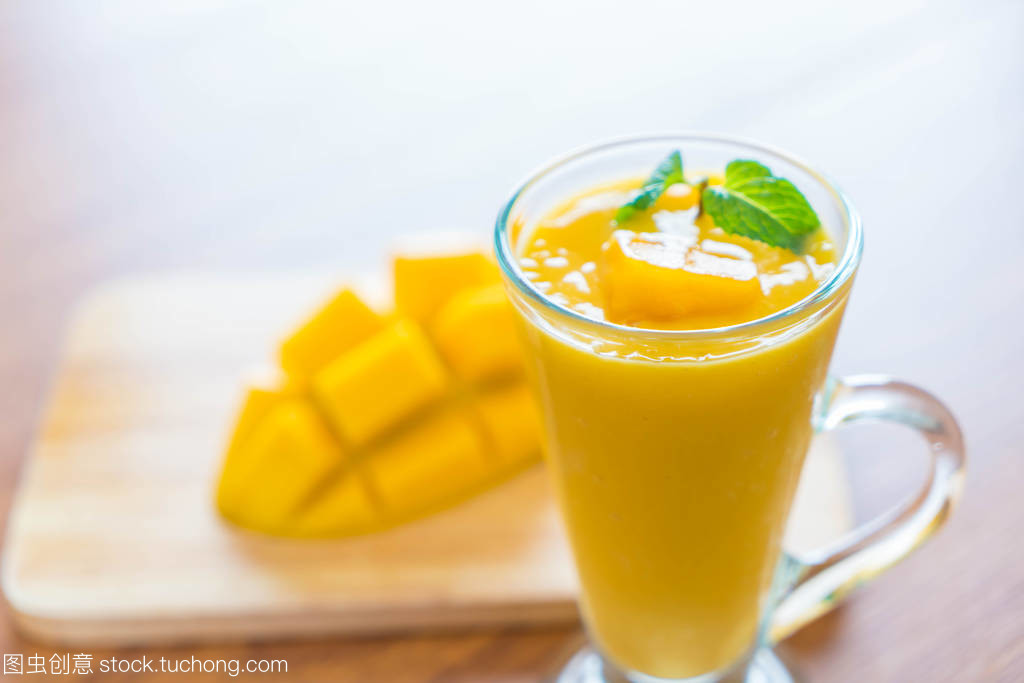 秋天的第一杯奶茶店