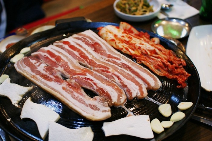 肉甚欢