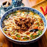 猪猪爱吃汤粉面