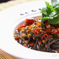 飨食狂想曲中后厨主管霞绍鹏的餐馆